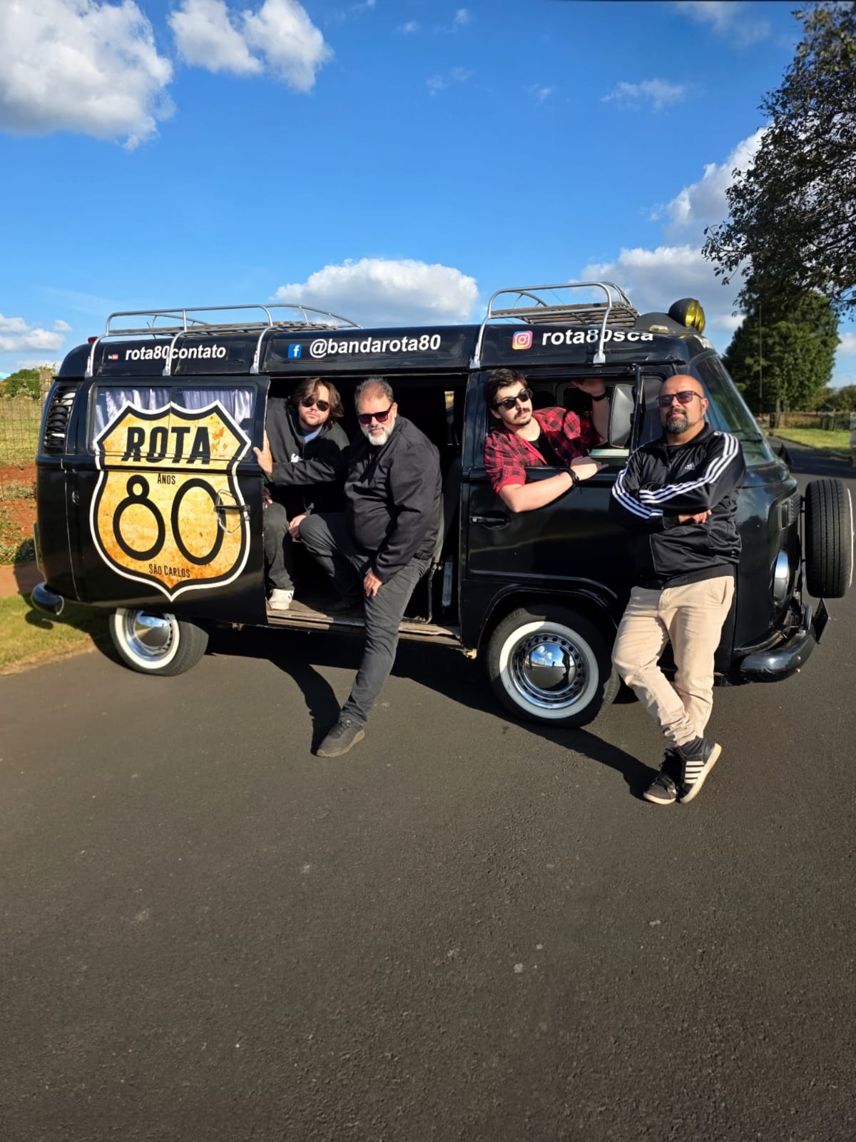 Kombi personalizada da Rota 80